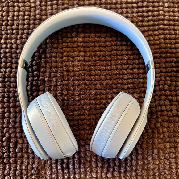 Beats by Dre Solo 4 Over-Ear Headphones - Light Blue - Picture 6 of 8